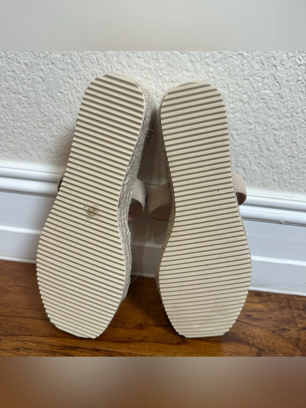 Bellucci Women’s Beige Suede Espadrille Platform Sandals Size 40